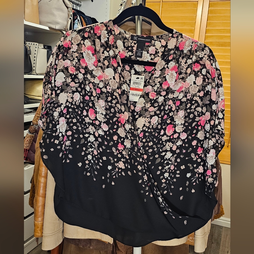 NWT. INC Draped Floral blouse. Women's size XS.